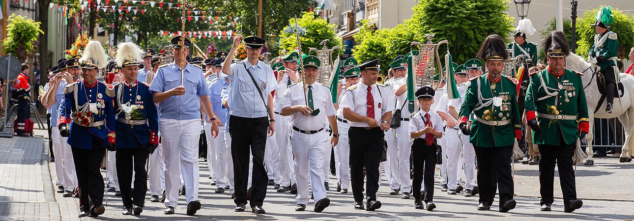 Schützenparade zum Schützen- und Heimatfest Schiefbahn